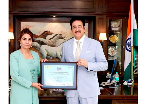 Prominent Canadian Journalist Sunita Kaul Zutshi Conducts Workshop