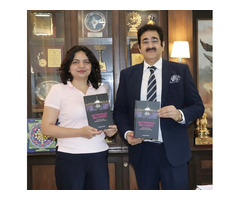 Swapnil Rai Presents “Networked Bollywood” to Sandeep Marwah at Noida