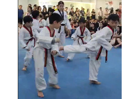 In TKD sparring training, reaction speed and accuracy are crucial