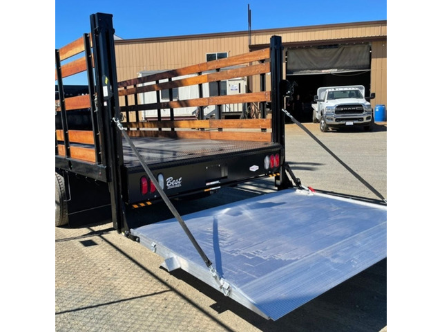 Flatbed with Liftgate