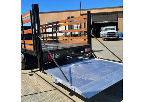 Flatbed with Liftgate