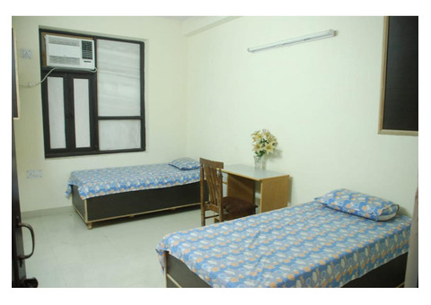 Spacious Rooms at the Best Boys PG in Kalyan Vihar Delhi – Call Now!