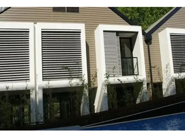 Long-Lasting Shade with External Aluminium Blinds