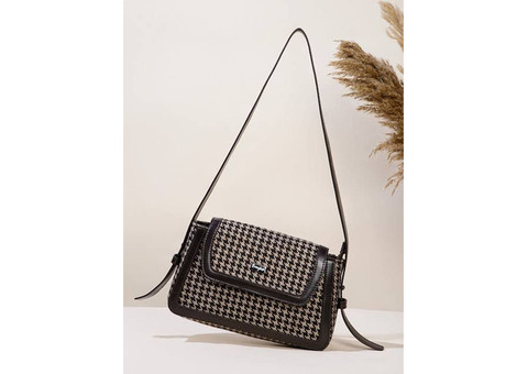 Chic Side Bags that Upgrade Existing Outfits