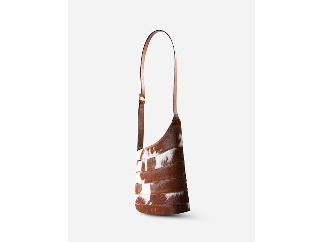 What Makes a Handcrafted Cowhide Shoulder Bag Unique?