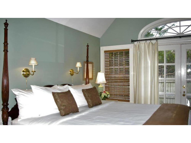 Historic Meets Modern: Carriage House in Chatham MA