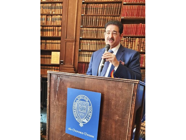 Dr. Sandeep Marwah Delivers Inspirational Address at the Iconic Oxford