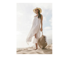 Relaxed Chic: How Resort Wear Defines Modern Holiday Dressing