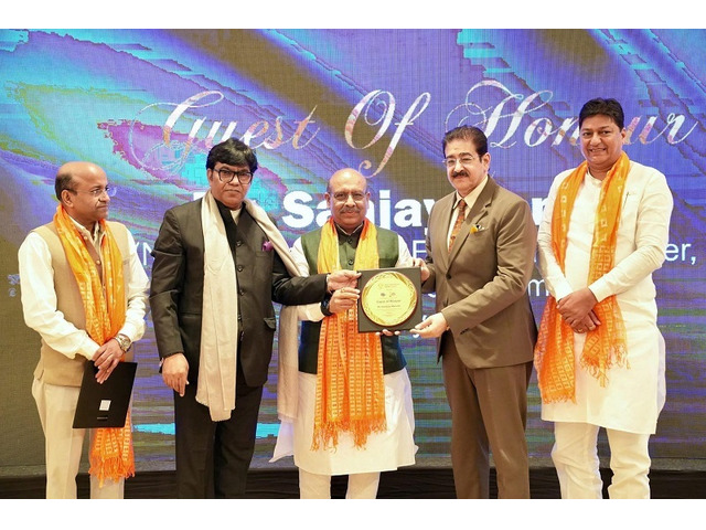 Sandeep Marwah Honoured by Speaker of Delhi State Assembly Vijender