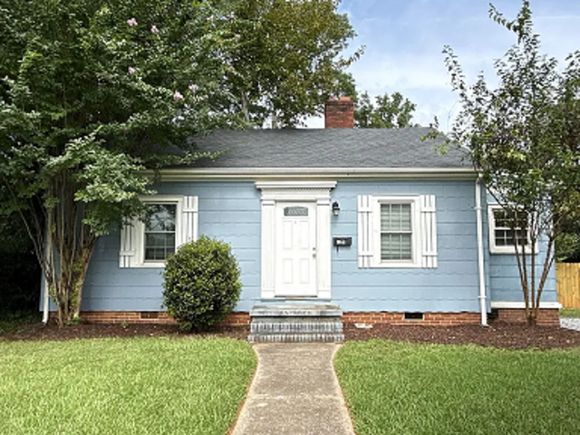 2bed 1bath house available in 3017 Hudson St, Charlotte RENT $1000