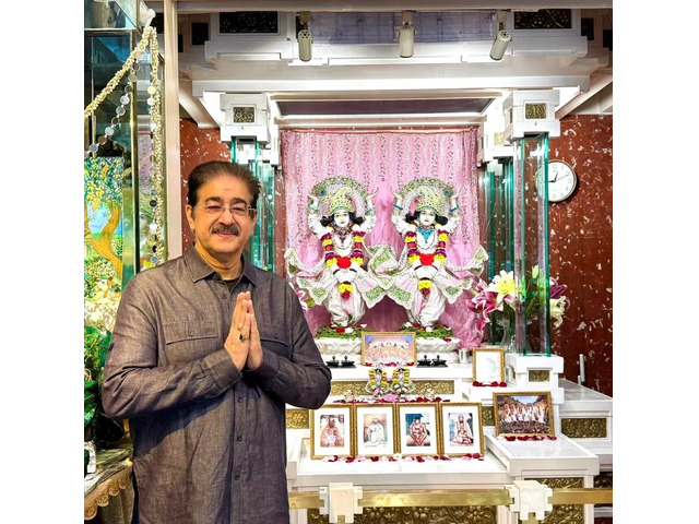 Dr. Sandeep Marwah Visits ISKCON Temple in Hong Kong — Offers Prayers