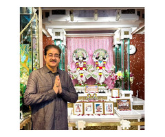 Dr. Sandeep Marwah Visits ISKCON Temple in Hong Kong — Offers Prayers