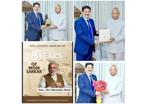 Sandeep Marwah Presented First Copy of Book- 8 Years of Modi Sarkar