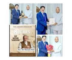 Sandeep Marwah Presented First Copy of Book- 8 Years of Modi Sarkar