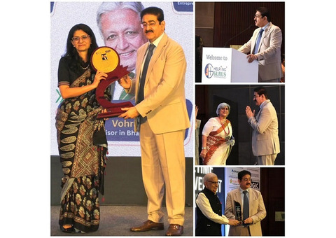 Dr. Sandeep Marwah Honoured at the 6th Education Summit, Delivers