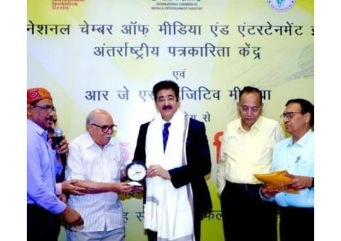 Sandeep Marwah Honoured by RJS Positive Media on Hindi Patrakarita Day