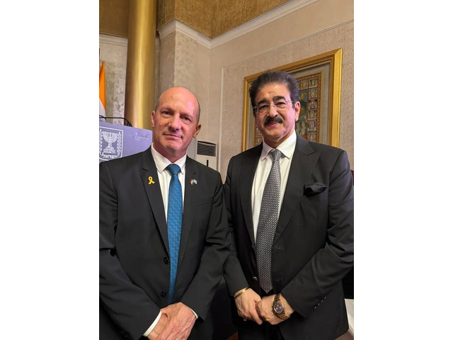 Dr. Sandeep Marwah Meets H.E. Reuven Azar, Ambassador