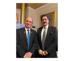 Dr. Sandeep Marwah Meets H.E. Reuven Azar, Ambassador
