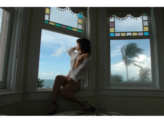 Capture Confidence and Intimacy with Nude Boudoir Photoshoot