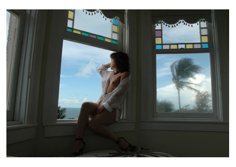 Capture Confidence and Intimacy with Nude Boudoir Photoshoot