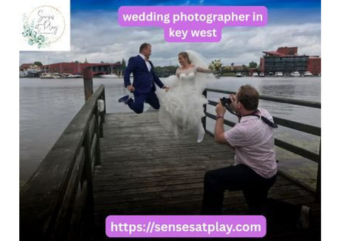 Professional wedding photographer in key west