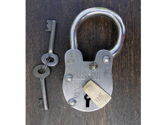 Antique Iron Skeleton Key Lock – Treasure Chest Style Padlock