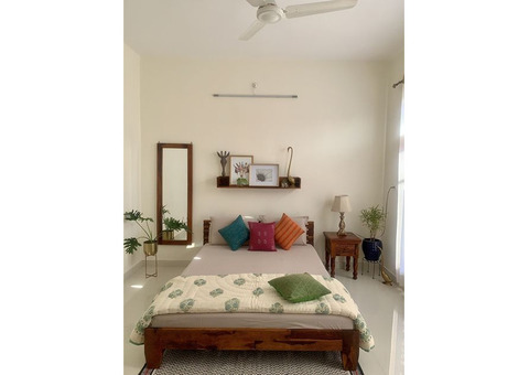 What is the starting price of villas in Greater Noida West?