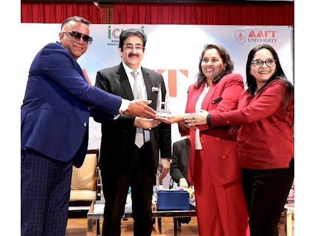 Sandeep Marwah Honoured by Malaysian World Chamber of Commerce