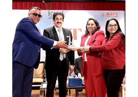 Sandeep Marwah Honoured by Malaysian World Chamber of Commerce