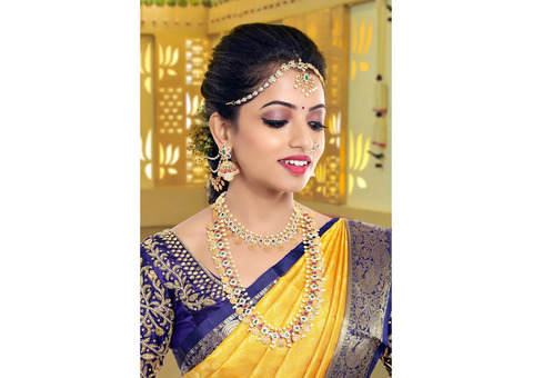 Earn a good amount by becoming a beautician and makeup artist