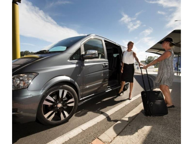 Get Reliable Maxi Cab Airport Service in Burwood