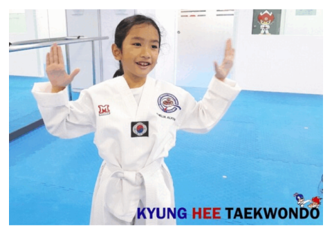 TKD teaches white belt students how 2make a strong fist properly