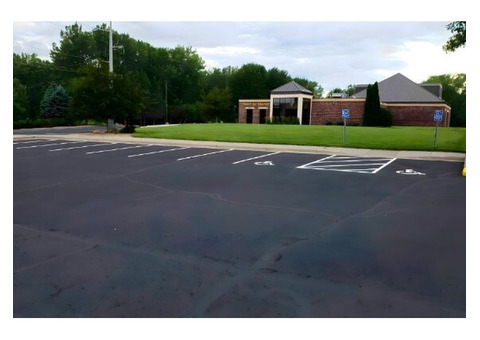 Asphalt Sealcoating Columbus Ohio for Driveways and Parking Lots