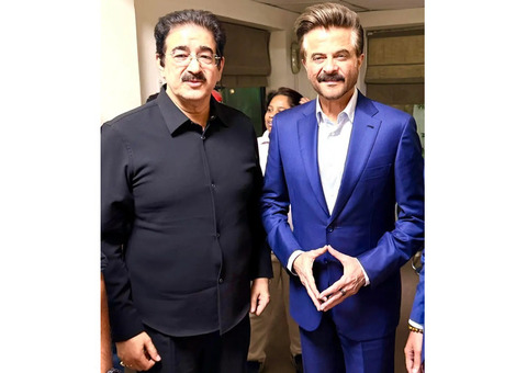Dr Sandeep Marwah Congratulates Anil Kapoor for His Performance