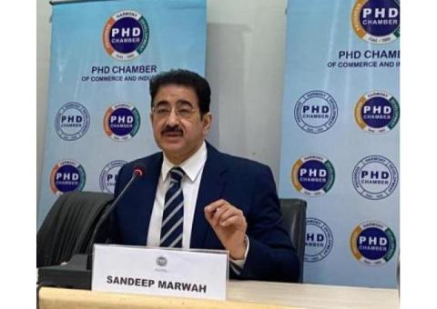 Leadership Session by Sandeep Marwah at PHDCCI